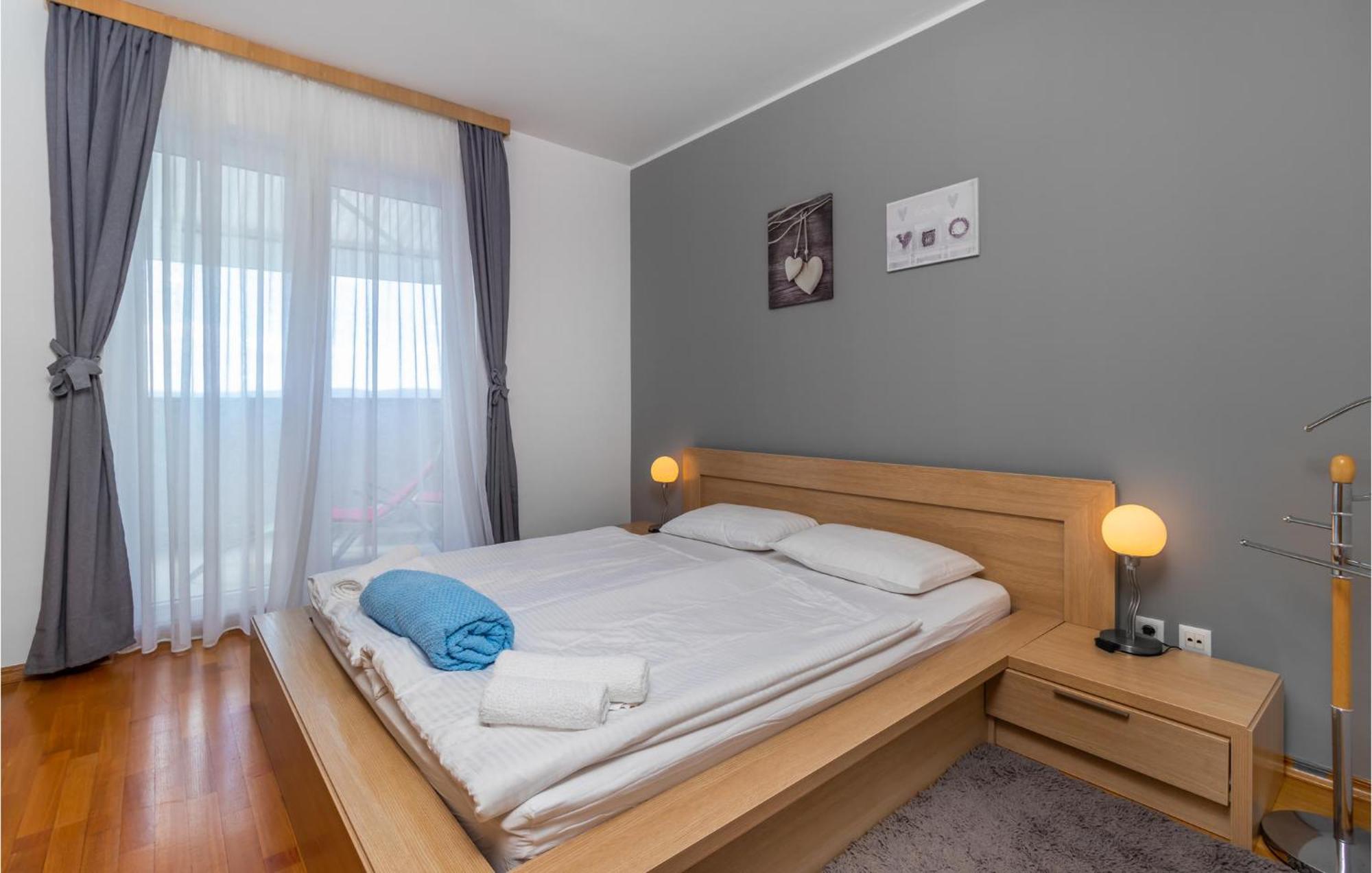 Lovely Apartment In Selce With House Sea View Exteriör bild