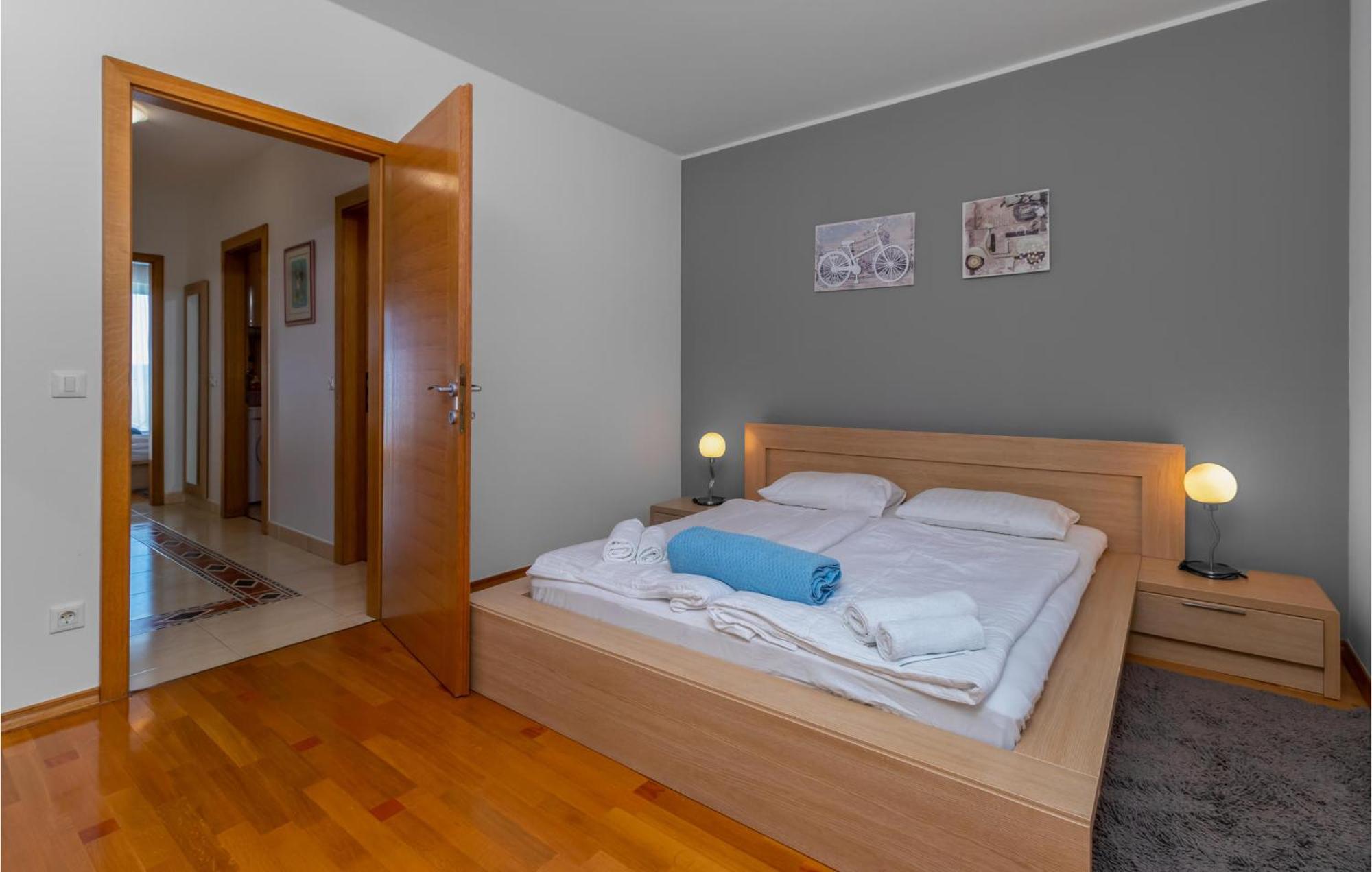 Lovely Apartment In Selce With House Sea View Exteriör bild