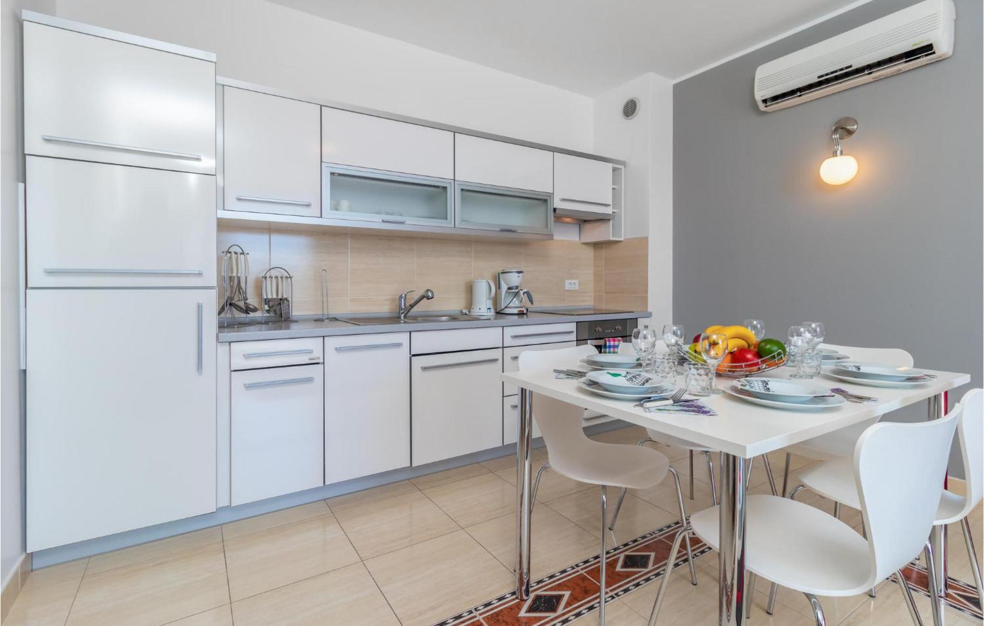 Lovely Apartment In Selce With House Sea View Exteriör bild