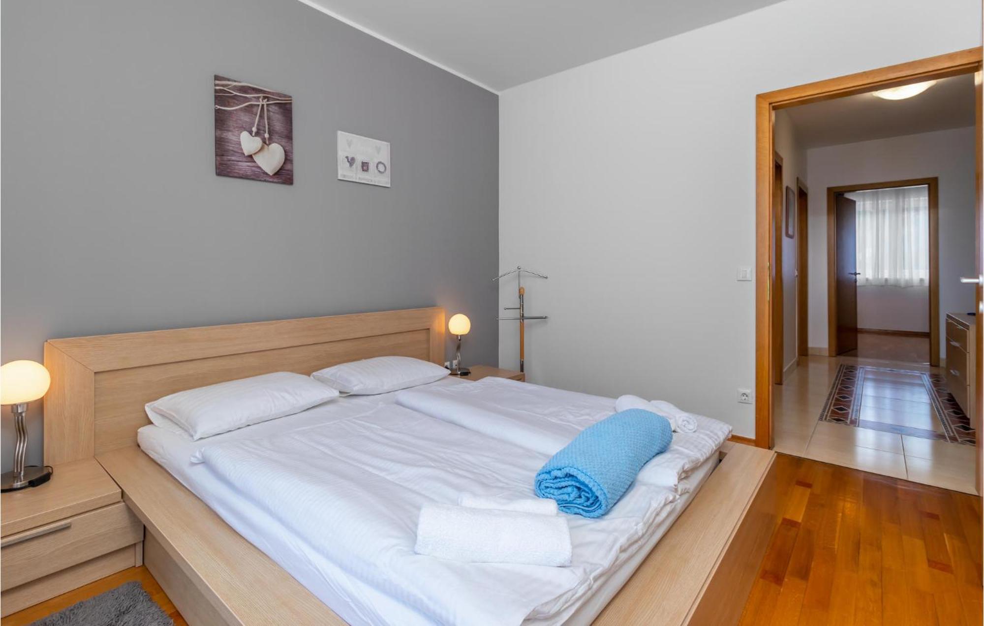 Lovely Apartment In Selce With House Sea View Exteriör bild